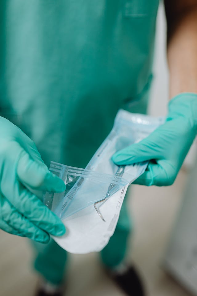 Czy usunięcie zęba zatrzymanego boli?