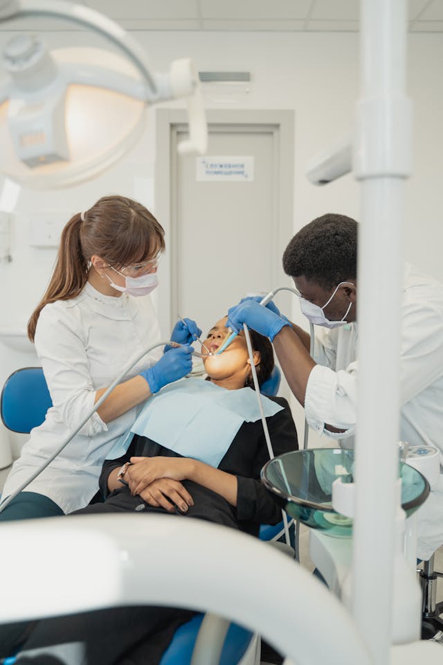 Jak dbać o higienę jamy ustnej przy nadwrażliwości zębów?