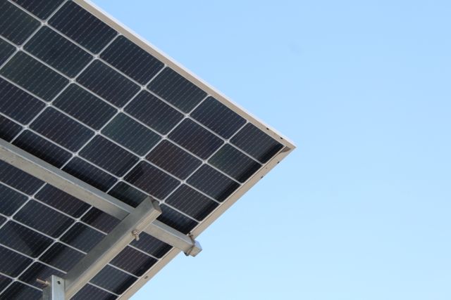 Kiedy warto zaprojektować farmę fotowoltaiczną od razu z magazynem energii?